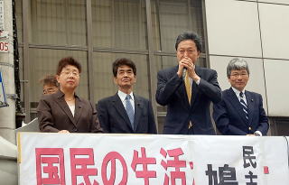 市民に訴える鳩山民主党幹事長